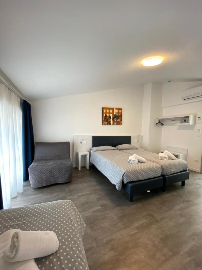 Hotel Aurora & Appartamenti Torbole Sul Garda Екстер'єр фото