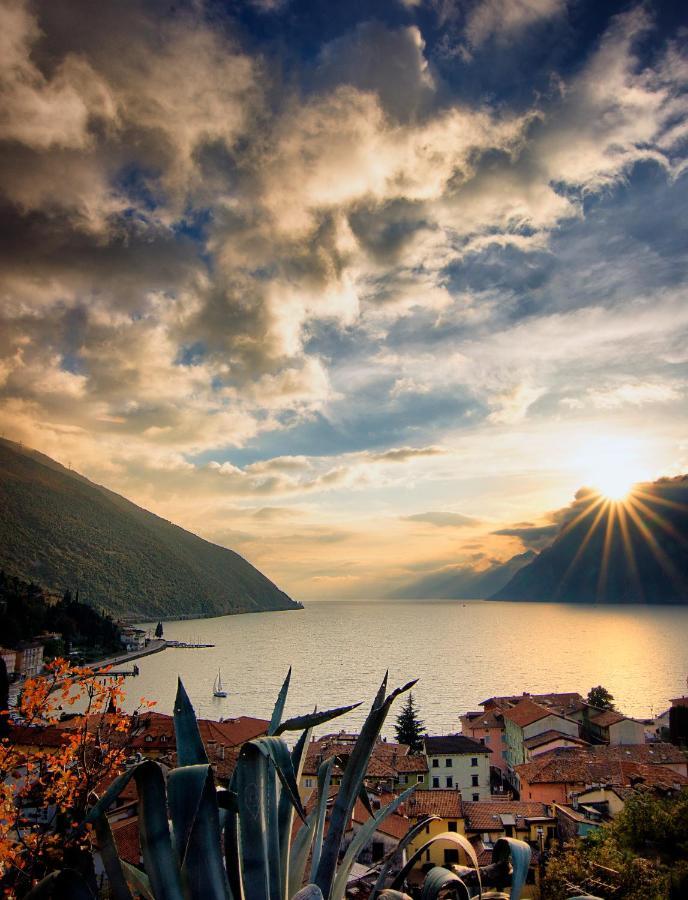 Hotel Aurora & Appartamenti Torbole Sul Garda Екстер'єр фото