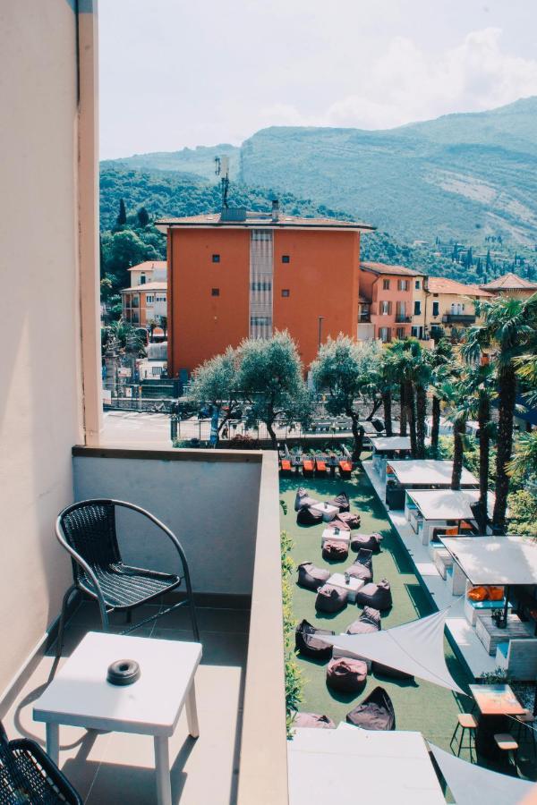Hotel Aurora & Appartamenti Torbole Sul Garda Екстер'єр фото