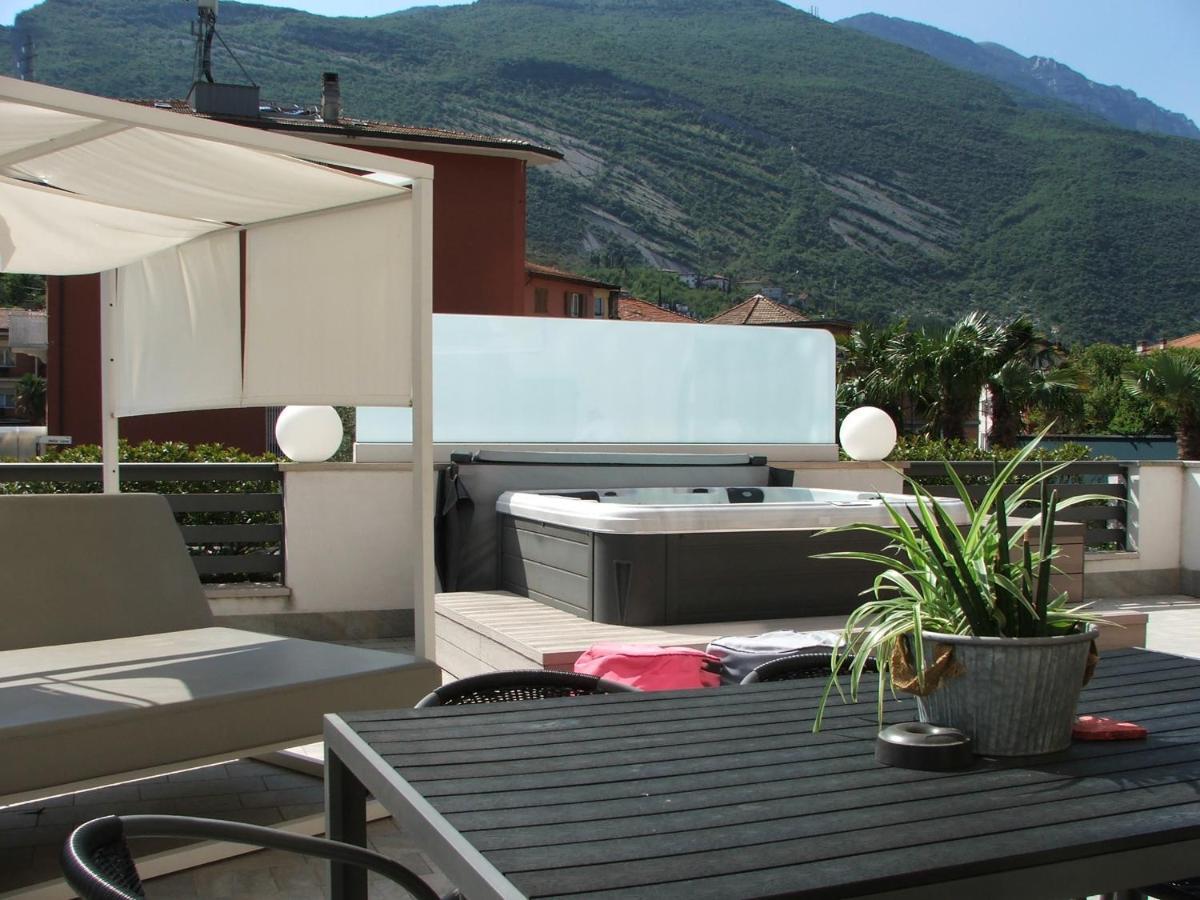 Hotel Aurora & Appartamenti Torbole Sul Garda Екстер'єр фото