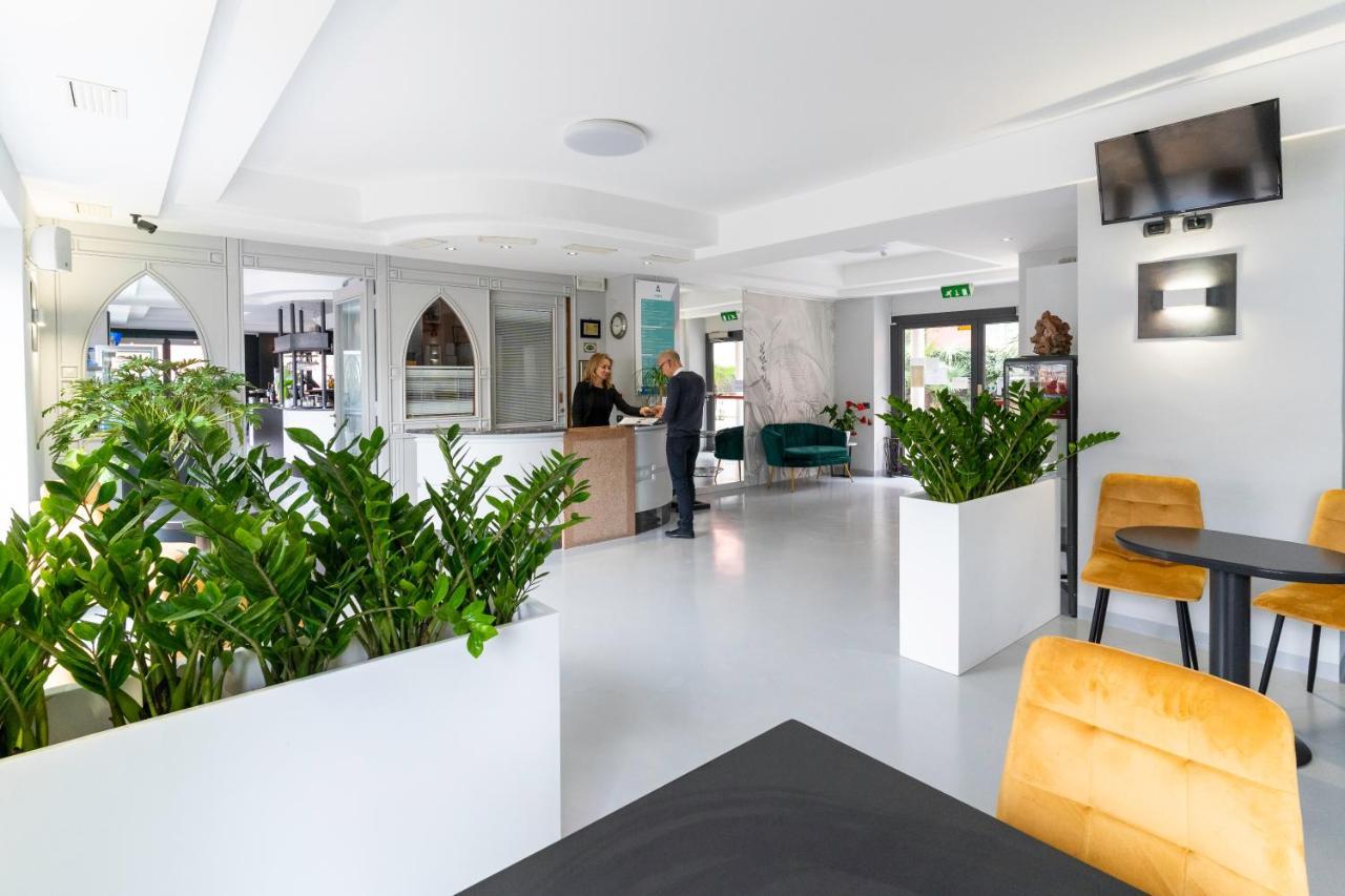 Hotel Aurora & Appartamenti Torbole Sul Garda Екстер'єр фото