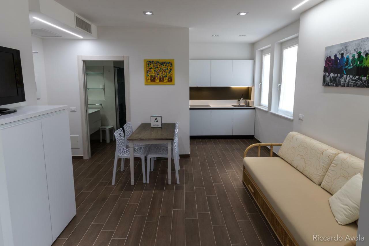 Hotel Aurora & Appartamenti Torbole Sul Garda Екстер'єр фото